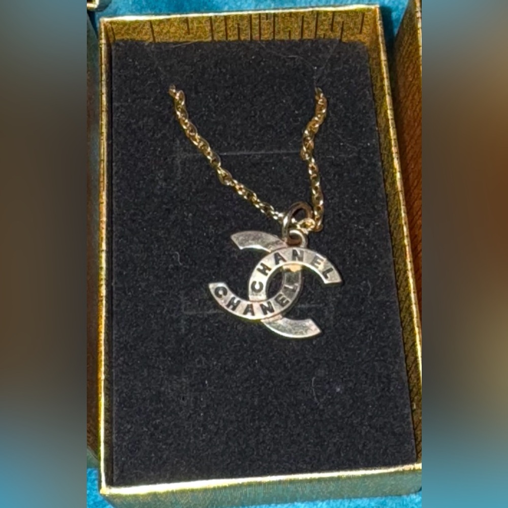 CHANEL Pull Gold and Silver Interlocking CC Logo Necklace In Box